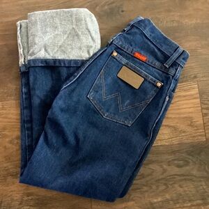 Wrangler 
Size:4